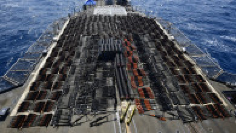 Crucișătorul USS Monterey a capturat un transport uriaș de arme în Marea Arabiei. Sursa: U.S. Navy / Twitter | Poza 4 din 4