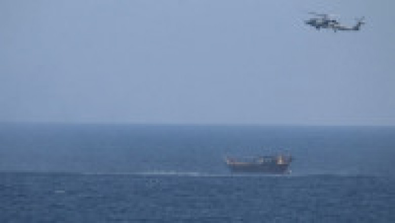 Crucișătorul USS Monterey a capturat un transport uriaș de arme în Marea Arabiei. Sursa: U.S. Navy / Twitter | Poza 1 din 4