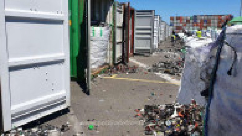 Alte 15 containere cu deșeuri din Germania, în Portul Constanța FOTO: Poliția de Frontieră | Poza 4 din 8
