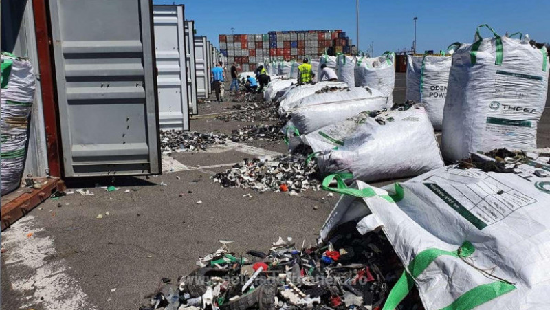 Containere cu deșeuri din Germania, în Portul Constanța FOTO: Poliția de Frontieră
