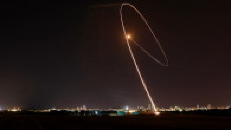 Sistemul Iron Dome interceptează o rachetă lansată din Gaza Foto: Profimedia Images | Poza 8 din 12