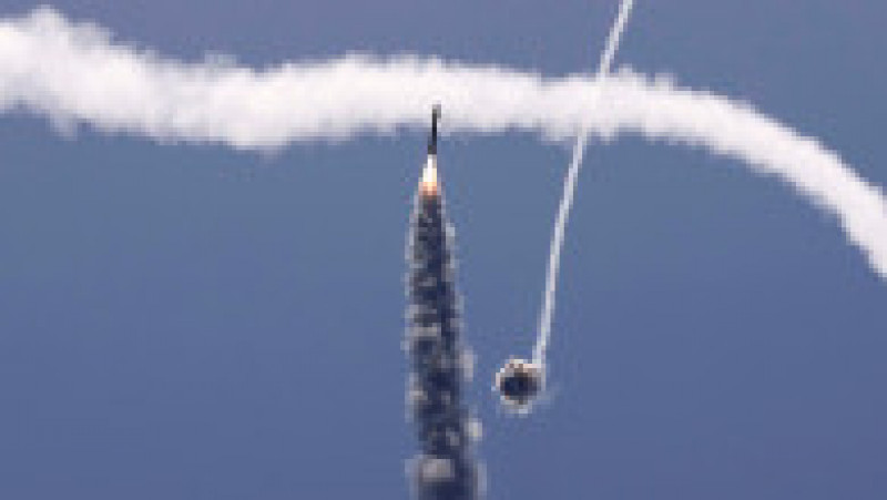 Racheta interceptoare a sistemului Iron Dome zboară către țintă Foto: Profimedia | Poza 2 din 12