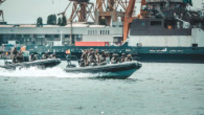 Militarii români se antrenează cot la cot cu faimoșii militari de la Navy Seals din Marina americană și cu militari din Spania și Georgia. Foto: Ministerul Apărării Naționale/ Facebook | Poza 2 din 8