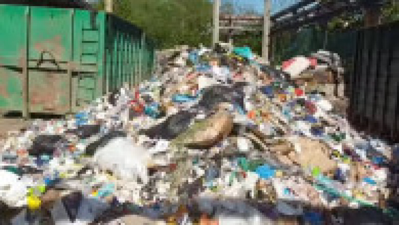 Garda de Mediu a găsit 100 de tone de deșeuri aruncate pe platforma Nitramonia Făgăraș. FOTO Facebook Octavian Berceanu | Poza 4 din 4