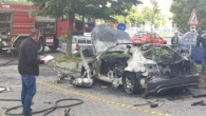 Mașina a fost distrusă în totalitate. Foto: Aradon | Poza 1 din 8