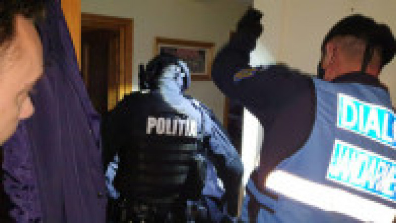 Polițiștii au intervenit în forță într-un apartament din Botoșani Foto: IPJ Botoșani | Poza 2 din 2