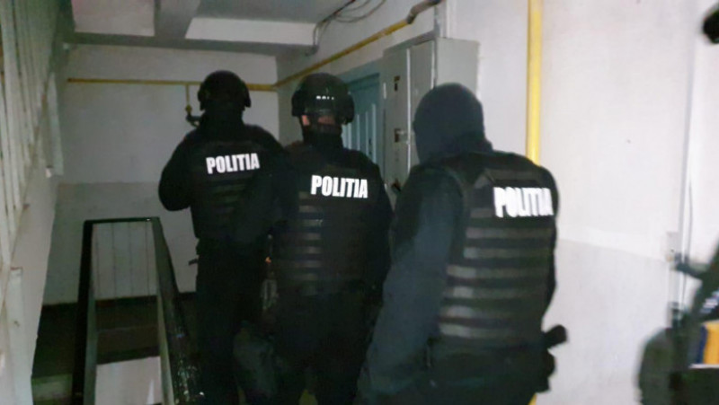 Forțele speciale au intervenit în forță într-un bloc din Botoșani Foto: IPJ Botoșani