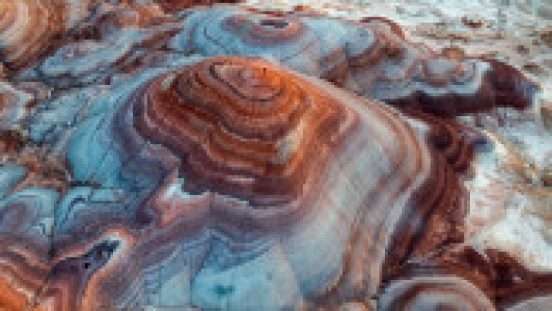 Dealurile de bentonită din statul ameridan Utah. au culori deosebite datorită straturilor de cenusă vulcanică. Foto. James Bian/Xuejun/Solent News via Profimedia Images | Poza 2 din 9