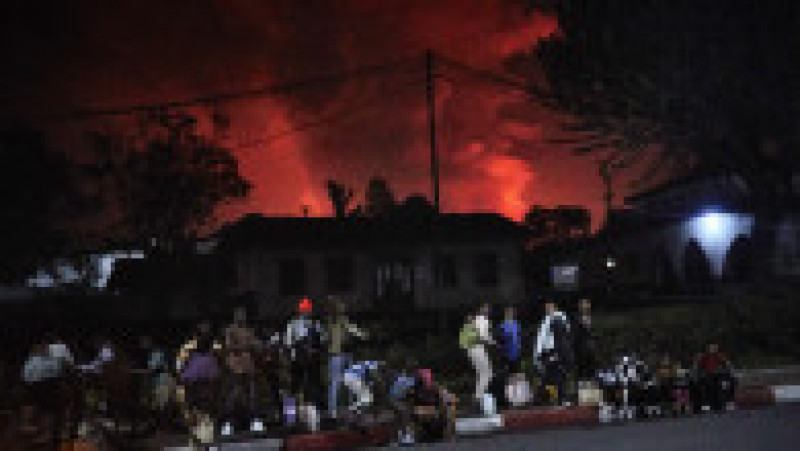 Panică în Congo după ce vulcanul Nyiragongo a erupt brusc și puternic. FOTO: Agerpres | Poza 1 din 3
