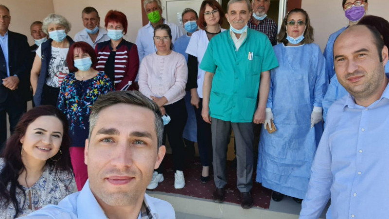 Valeriu Gheorghiță a vaccinat în comuna Izvoru din judetul Argeș, locul său natal. Foto: Facebook/RO Vaccinare 