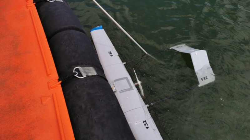 O dronă de mari dimensiuni a fost găsită plutind în Marea Neagră, în apele teritoriale românești. Foto: Facebook: Cosma Marian