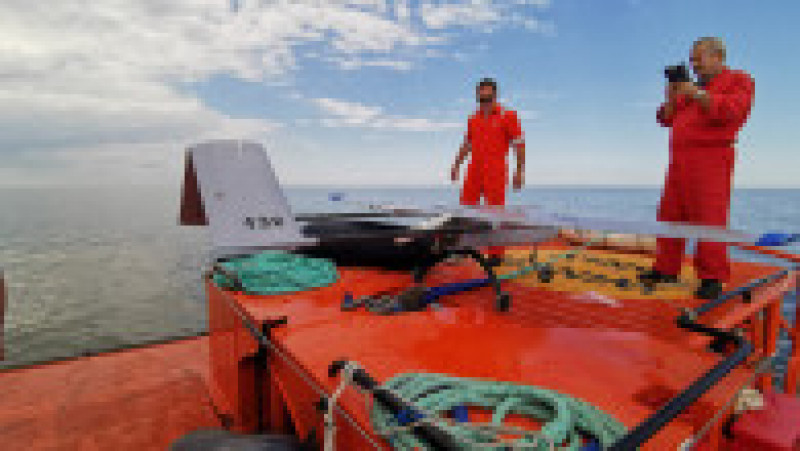 O dronă de mari dimensiuni a fost găsită plutind în Marea Neagră, în apele teritoriale românești. Foto: Facebook: Cosma Marian | Poza 3 din 4