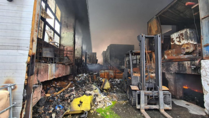 Depozitul de colectare a deșeurilor periculoase din Brazi, după incendiu. Foto: ISU Prahova