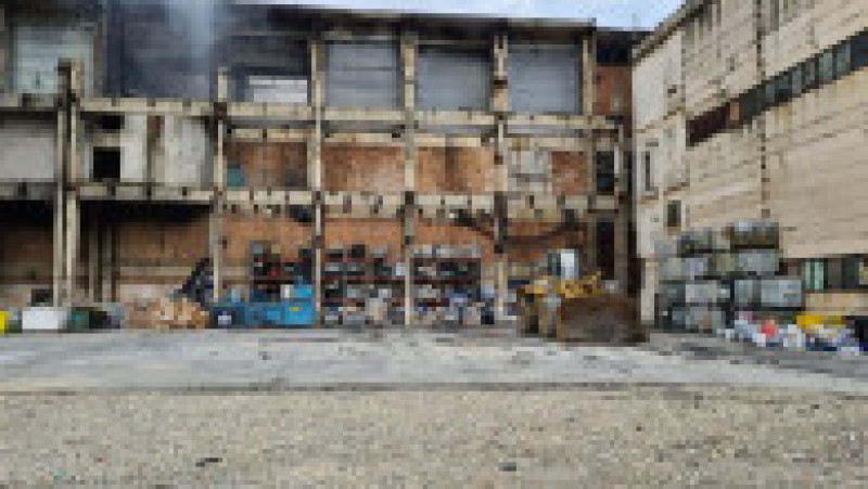 Depozitul de colectare a deșeurilor periculoase din Brazi, după incendiu. Foto: ISU Prahova | Poza 2 din 6