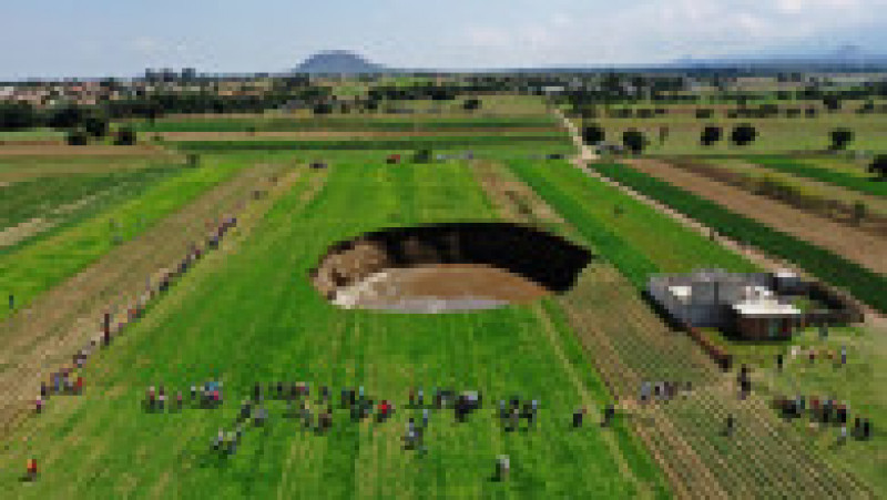 Crater cu diametru de 60 de metri apărut în Mexic FOTO: Profimedia Images | Poza 4 din 6