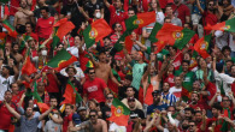 Fanii portughezi se bucură la primul gol înscris de echipa lor în meciul cu Ungaria de la EURO 2020 Foto: Profimedia | Poza 1 din 7