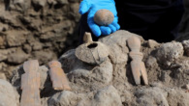 O echipă de arheologi israelieni a descoperit un ou de găină intact cu o vechime de aproximativ 1.000 de ani. Foto: Profimedia | Poza 4 din 9