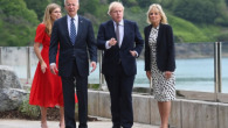 Președintele SUA și Prima Doamnă se află în vizită în Europa. Mesajul de pe sacoul lui Jill Biden, la întâlnirea cu premierul Marii Britanii. | Poza 4 din 7