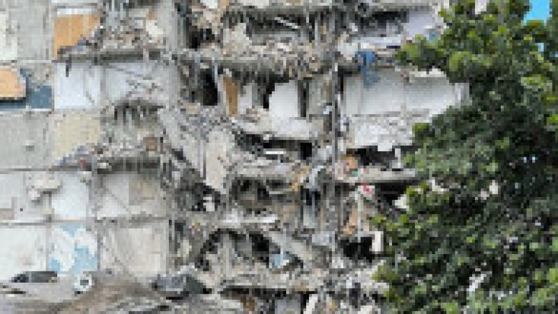 Ruinele clădirii cu 12 etaje prăbușite în Miami. Foto: Profimedia Images | Poza 3 din 7