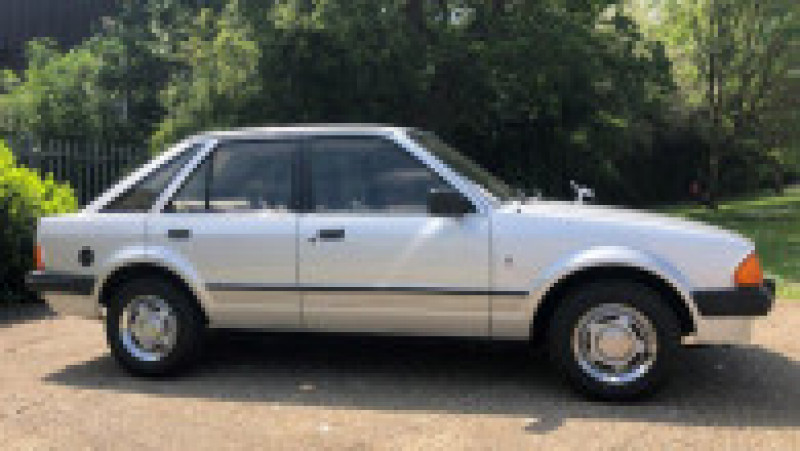 Automobilul, care este un Ford Escort Ghia, i-a fost oferit Dianei de către prințul Charles în mai 1981, cu două luni înainte de nuntă. Foto; Profimedia Images | Poza 7 din 7