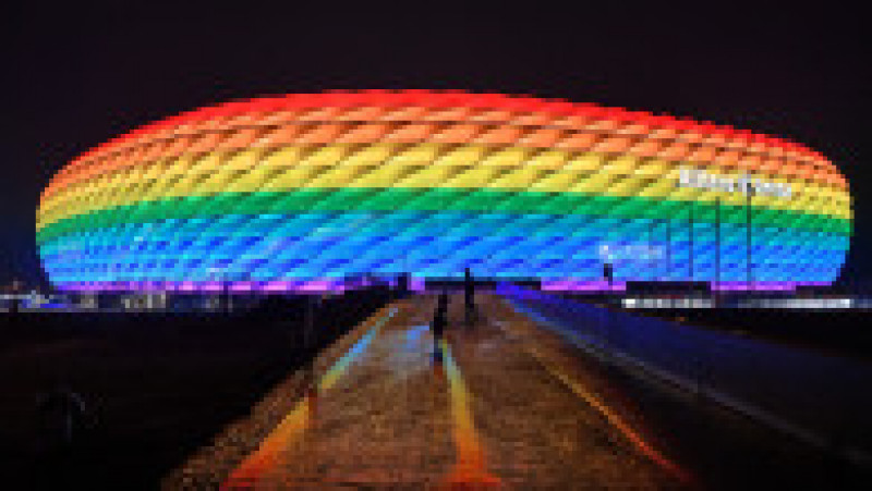 Allianz Arena din Munchen ar putea fi iluminată în culorile curcubeului pentru meciul Ungaria-Germania din cadrul grupelor EURO 2020, în semn de protest față de o lege anti-LGBT votată la Budapesta. Foto: Profimedia Images | Poza 4 din 5