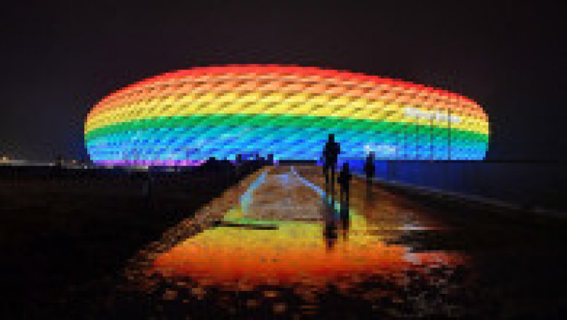 Allianz Arena din Munchen ar putea fi iluminată în culorile curcubeului pentru meciul Ungaria-Germania din cadrul grupelor EURO 2020, în semn de protest față de o lege anti-LGBT votată la Budapesta. Foto: Profimedia Images | Poza 2 din 5