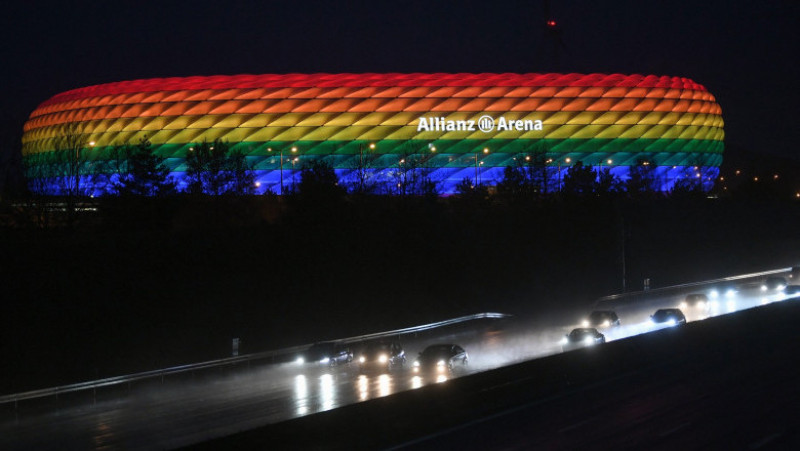 Primarul din Munchen, Dieter Reiter, a catalogat drept „rușinoasă” decizia UEFA de a respinge solicitarea iluminării stadionului Allianz Arena în culorile curcubeului, în semn de protest față de abuzurile guvernului de la Budapesta față de comunitatea LGBTQ. Foto: Profimedia Images