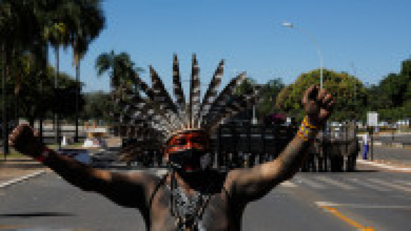 Diferite grupuri indigene demonstrează de la începutul lunii la Brasilia împotriva unui proiect de lege care modifică regulile pentru delimitarea terenurilor lor. Foto: Profimedia Images | Poza 7 din 9