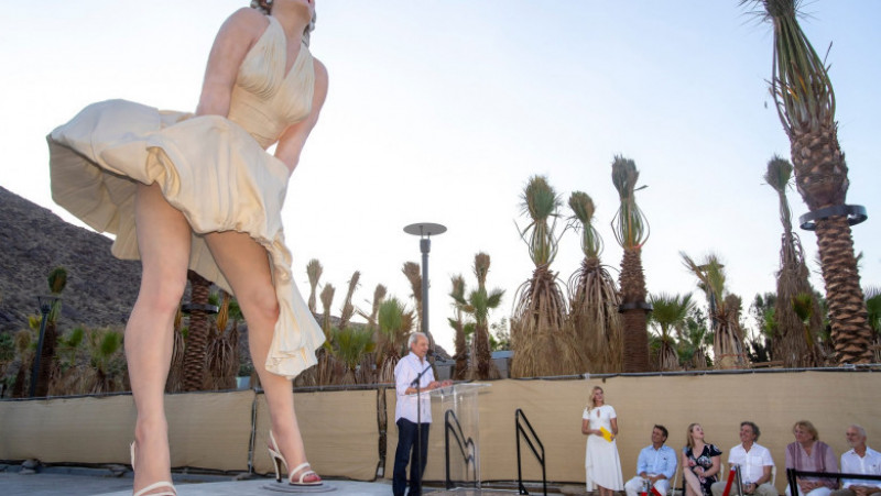 Momentul inaugurării statuii actriței Marilyn Monroe lângă Muzeul de Artă din Palm Springs. Foto: Profimedia Images