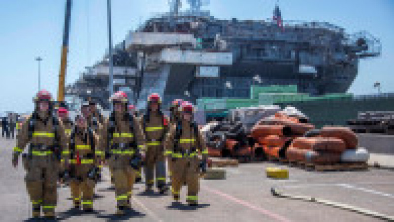 Incendiul de la bordul USS Richard Bonhomme a pornit pe 12 iulie 2020 și a fost stins după 4 zile. Sursa foto: Profimedia Images | Poza 8 din 32
