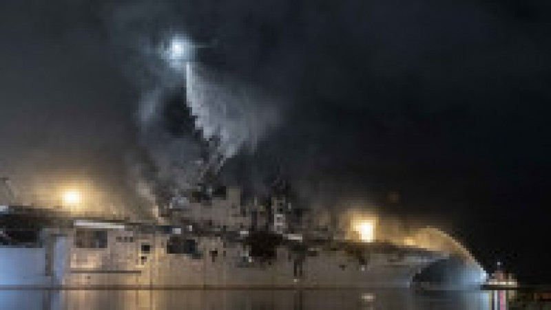Incendiul de la bordul USS Richard Bonhomme a pornit pe 12 iulie 2020 și a fost stins după 4 zile. Sursa foto: Profimedia Images | Poza 1 din 32