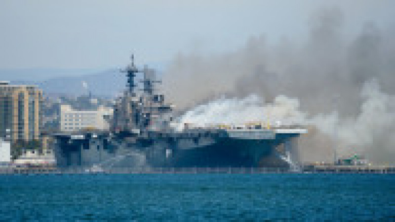 Incendiul de la bordul USS Richard Bonhomme a pornit pe 12 iulie 2020 și a fost stins după 4 zile. Sursa foto: Profimedia Images | Poza 8 din 33