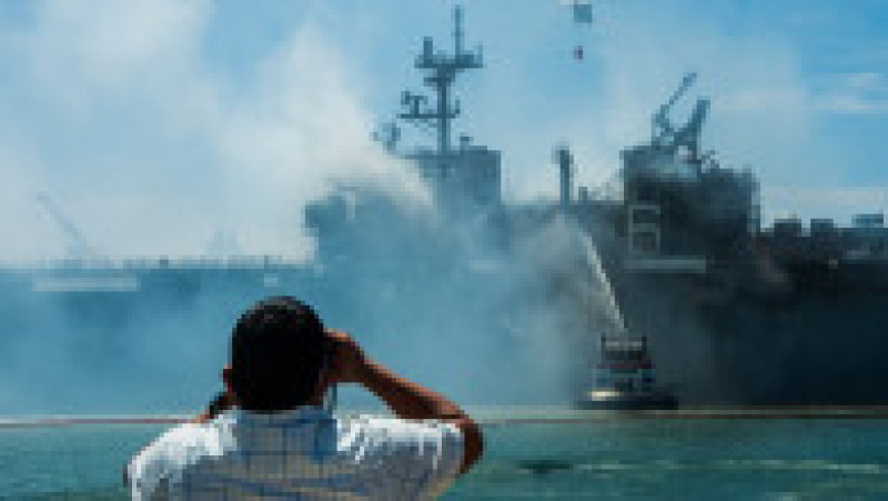 Incendiul de la bordul USS Richard Bonhomme a pornit pe 12 iulie 2020 și a fost stins după 4 zile. Sursa foto: Profimedia Images | Poza 9 din 33