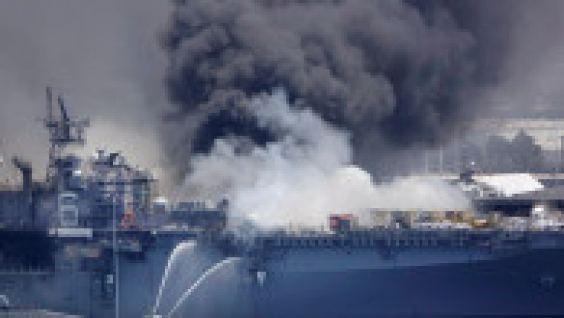 Incendiul de la bordul USS Richard Bonhomme a pornit pe 12 iulie 2020 și a fost stins după 4 zile. Sursa foto: Profimedia Images | Poza 4 din 33