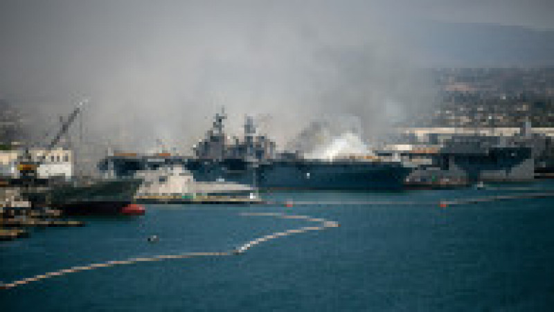 Incendiul de la bordul USS Richard Bonhomme a pornit pe 12 iulie 2020 și a fost stins după 4 zile. Sursa foto: Profimedia Images | Poza 32 din 32