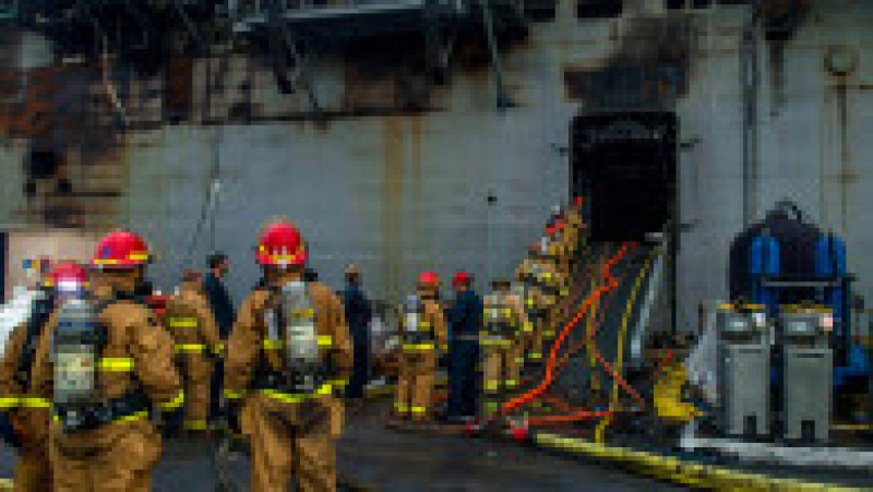 Incendiul de la bordul USS Richard Bonhomme a pornit pe 12 iulie 2020 și a fost stins după 4 zile. Sursa foto: Profimedia Images | Poza 17 din 33