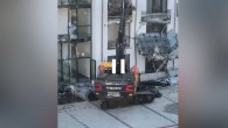Un constructor german a distrus cu excavatorul blocul pe care îl ridicase FOTO: captură video swr.de | Poza 5 din 5