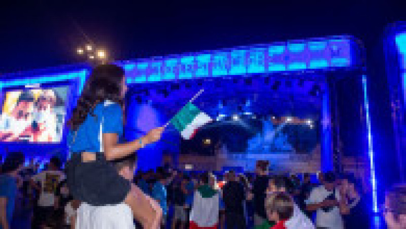 Italienii au sărbătorit victoria naționalei Italiei în meciul cu Spania pe străzi. Foto: Profimedia Images | Poza 8 din 10