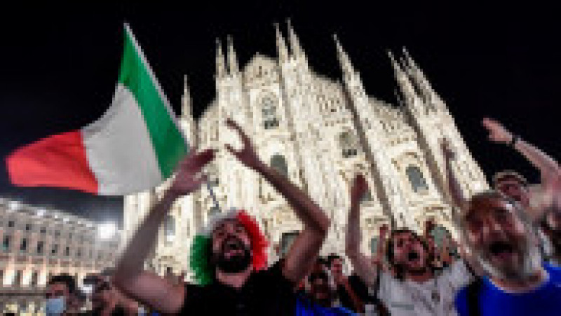 Italienii au sărbătorit victoria naționalei Italiei în meciul cu Spania pe străzi. Foto: Profimedia Images | Poza 10 din 10