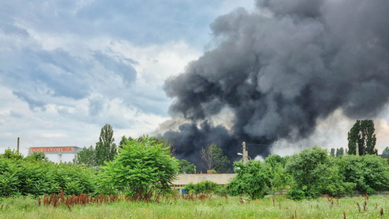 Un incendiu s-a produs sâmbătă, 3 iulie 2021, la fabrica de materiale de construcții CELCO din Constanța Foto: Inquam Photos / Daniel Stoenciu