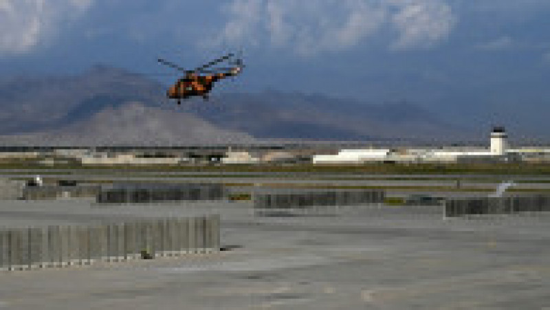 Un elicopter al armatei afgane decolează din baza aeriană Bagram. Sursa foto: Profimedia Images | Poza 19 din 24