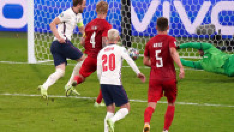 Harry Kane a înscris golul victoriei pentru Anglia, dar după ce Kasper Schmeichel a apărat penalti-ul executat de Kane. Sursa foto: Profimedia Images | Poza 7 din 17