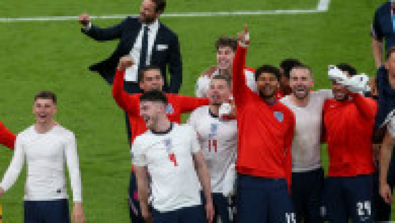 Jucătorii englezi sărbătoresc câștigarea meciului cu Danemarca. Sursa foto: Profimedia Images | Poza 5 din 17