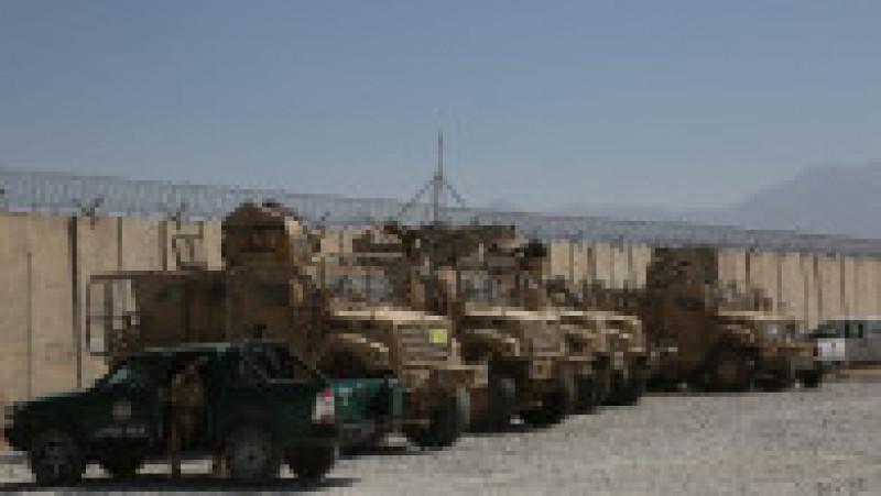 Vehicule militare americane abandonate de armata SUA la baza militară de la Bagram, în Afganistan. Foto: Profimedia Images | Poza 1 din 18