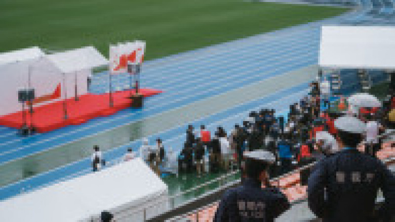Flacăra olimpică a sosit la Tokyo. Ceremonie discretă și tristă pe un stadion gol și pe o vreme ploioasă. FOTO: Profimedia | Poza 2 din 5