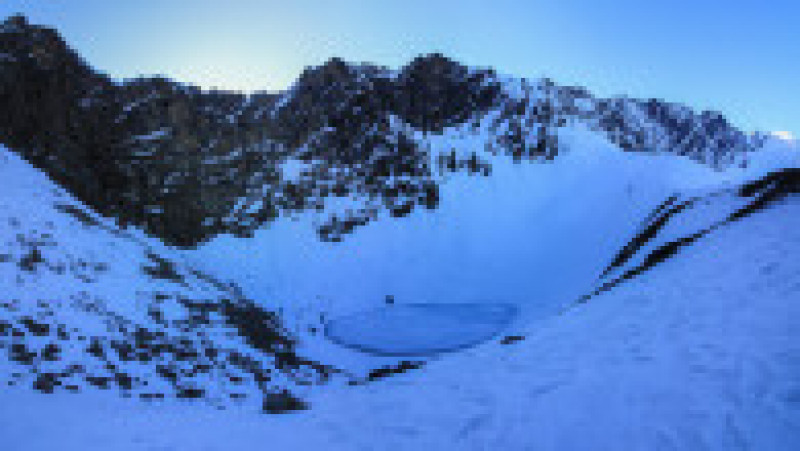Lacul Roopkund, sau „lacul scheletelor”, din Himalaya. Foto: GettyImages | Poza 4 din 6