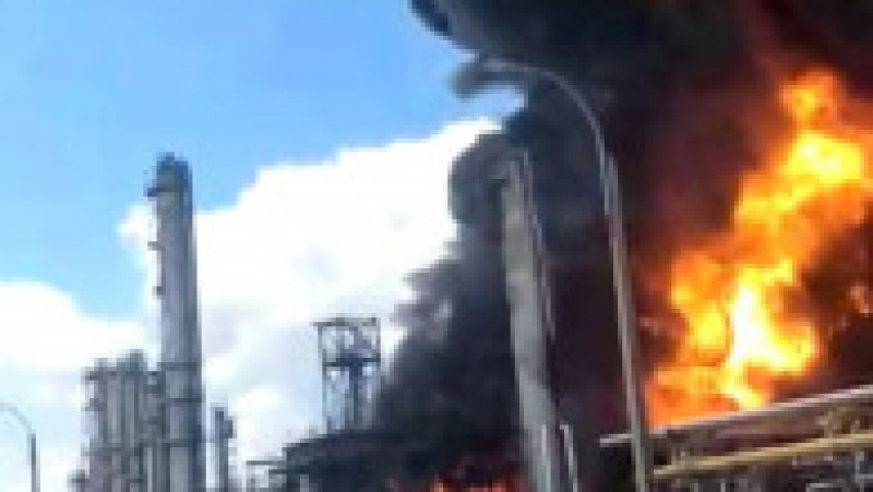 Explozie și incendiu la Rafinăria Petromidia din Năvodari, | Poza 8 din 10