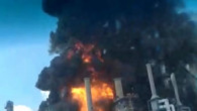 Explozie și incendiu la Rafinăria Petromidia din Năvodari | Poza 9 din 10
