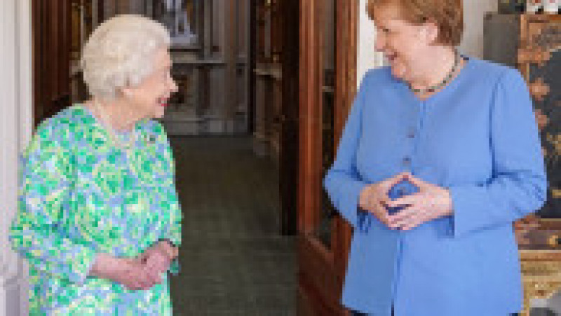 Regina Elisabeta a II-a a primit-o cu bucurie pe Angela Merkel la Palatul Windsor Foto: Profimedia | Poza 21 din 39