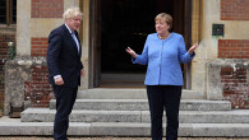 Boris Johnson și Angela Merkel în fața reședinției premierului de la Chequers Foto: Profimedia | Poza 7 din 22
